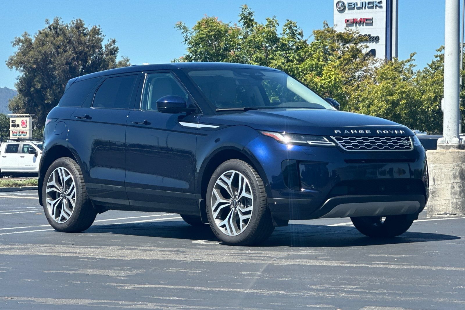 Used 2022 Land Rover Range Rover Evoque SE AWD/4WD image 2