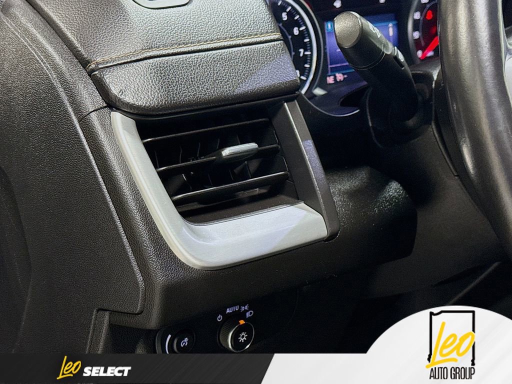 Used 2021 GMC Terrain SLE w/ Driver Convenience Package image 10