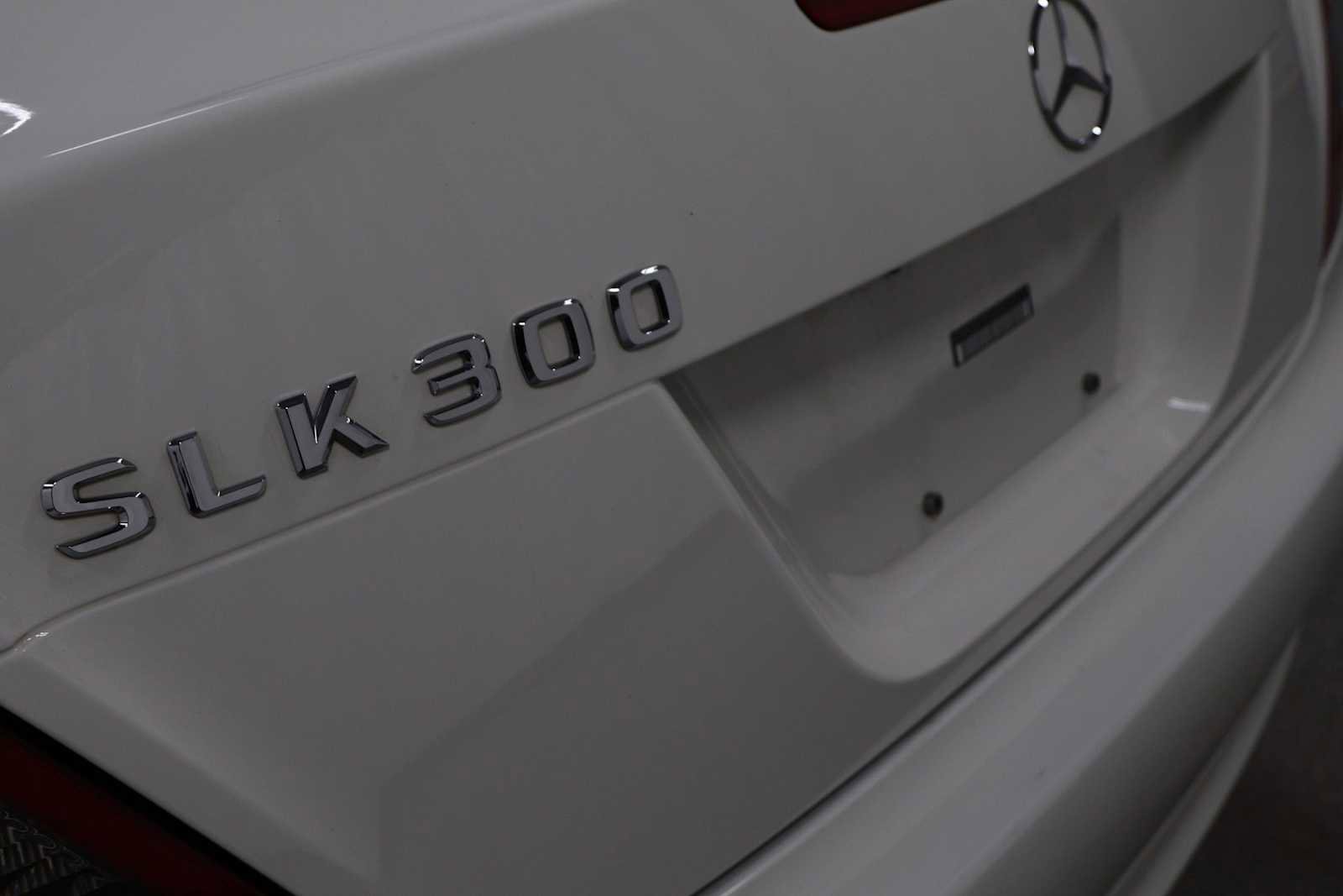 Used 2009 Mercedes-Benz SLK 300 image 8