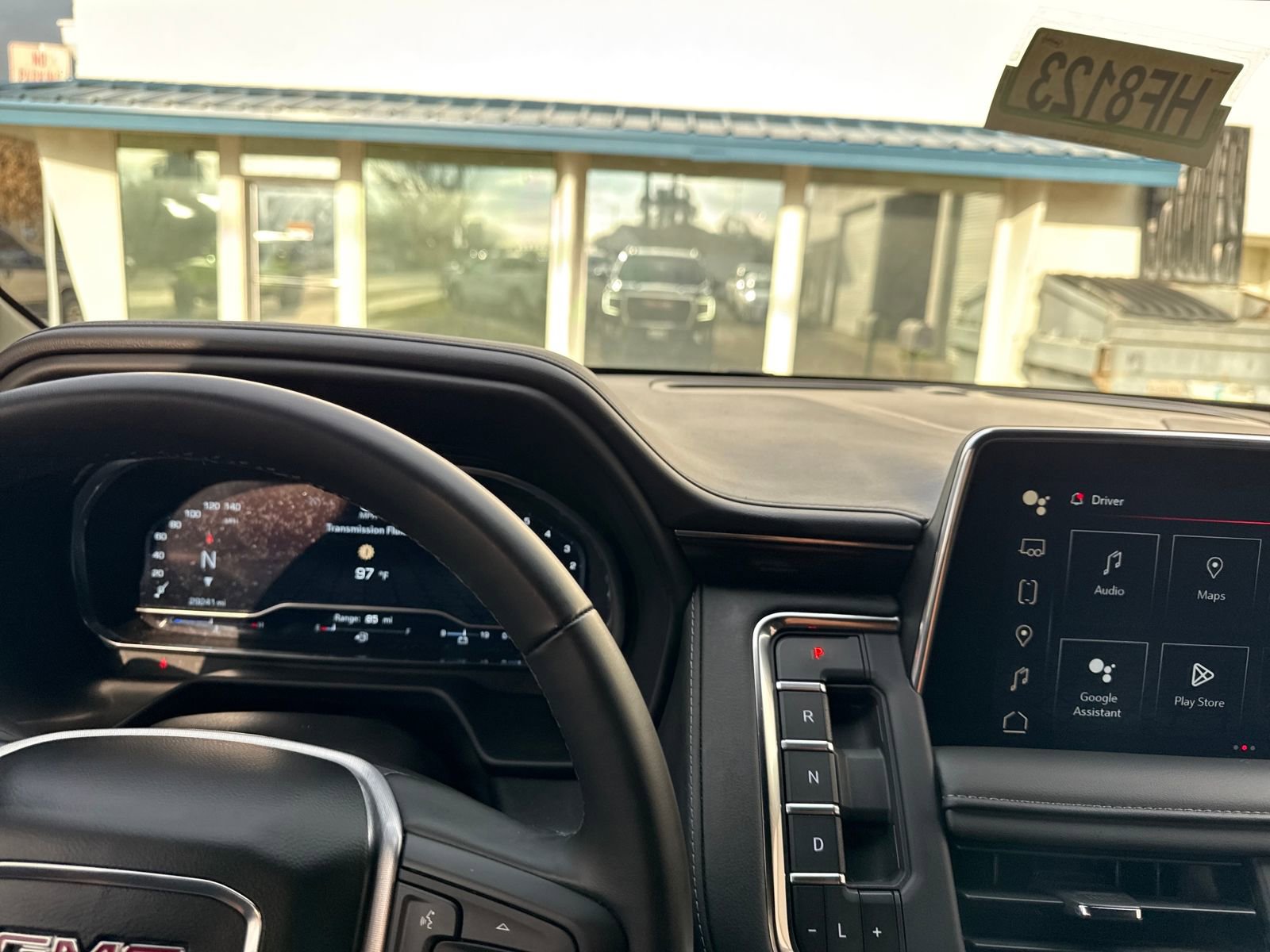 Used 2024 GMC Yukon SLE w/ Gmc Pro Safety Plus Package image 17