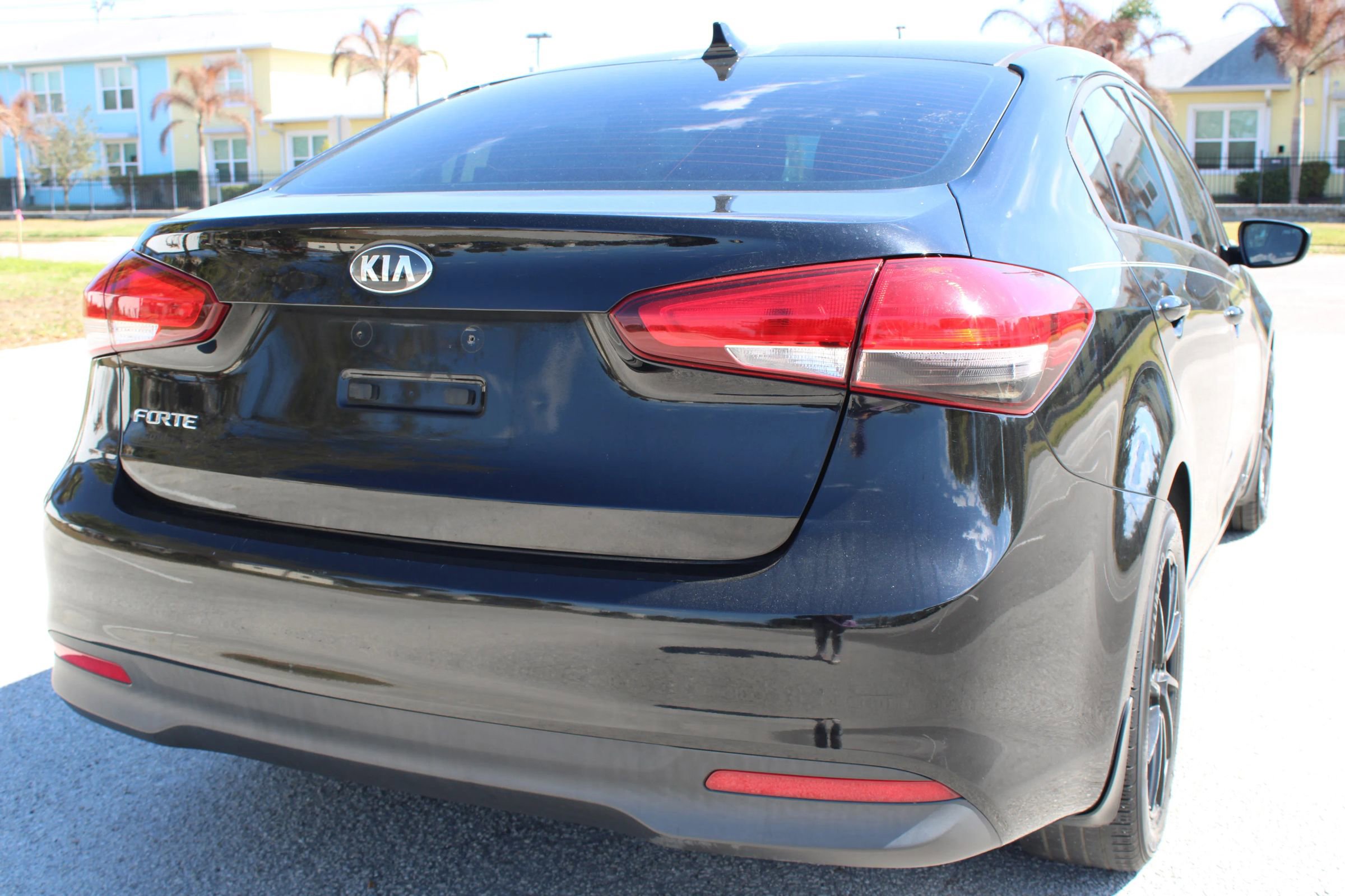Used 2017 Kia Forte LX image 11
