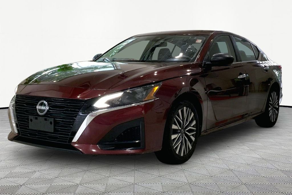 Used 2024 Nissan Altima 2.5 SV FWD image 3
