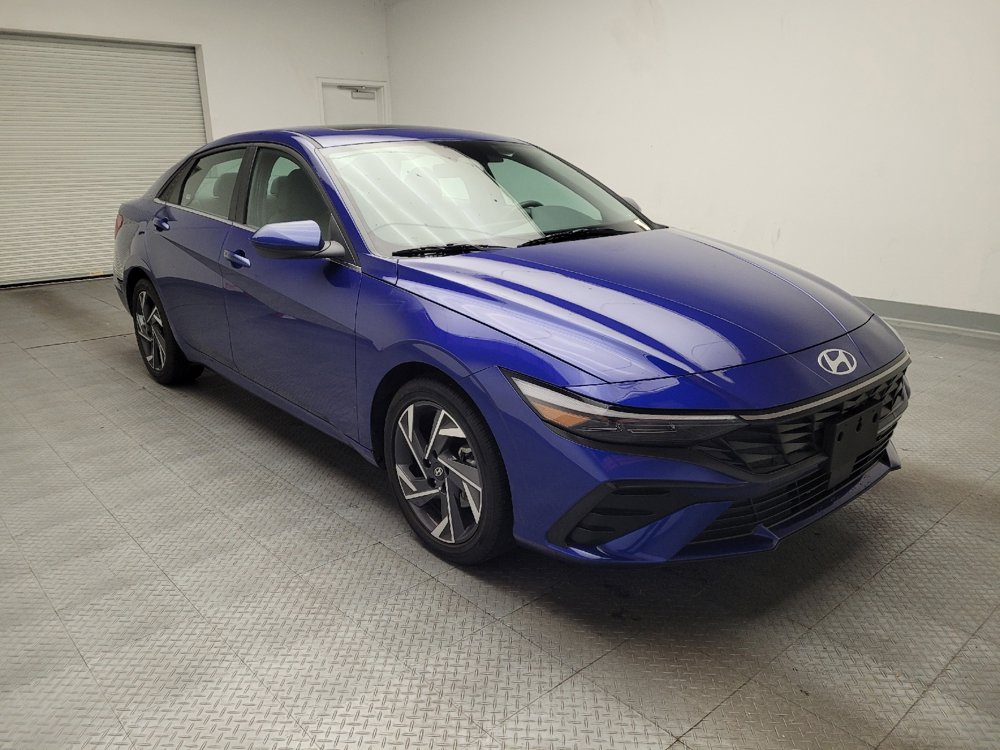 Used 2025 Hyundai Elantra SEL image 13