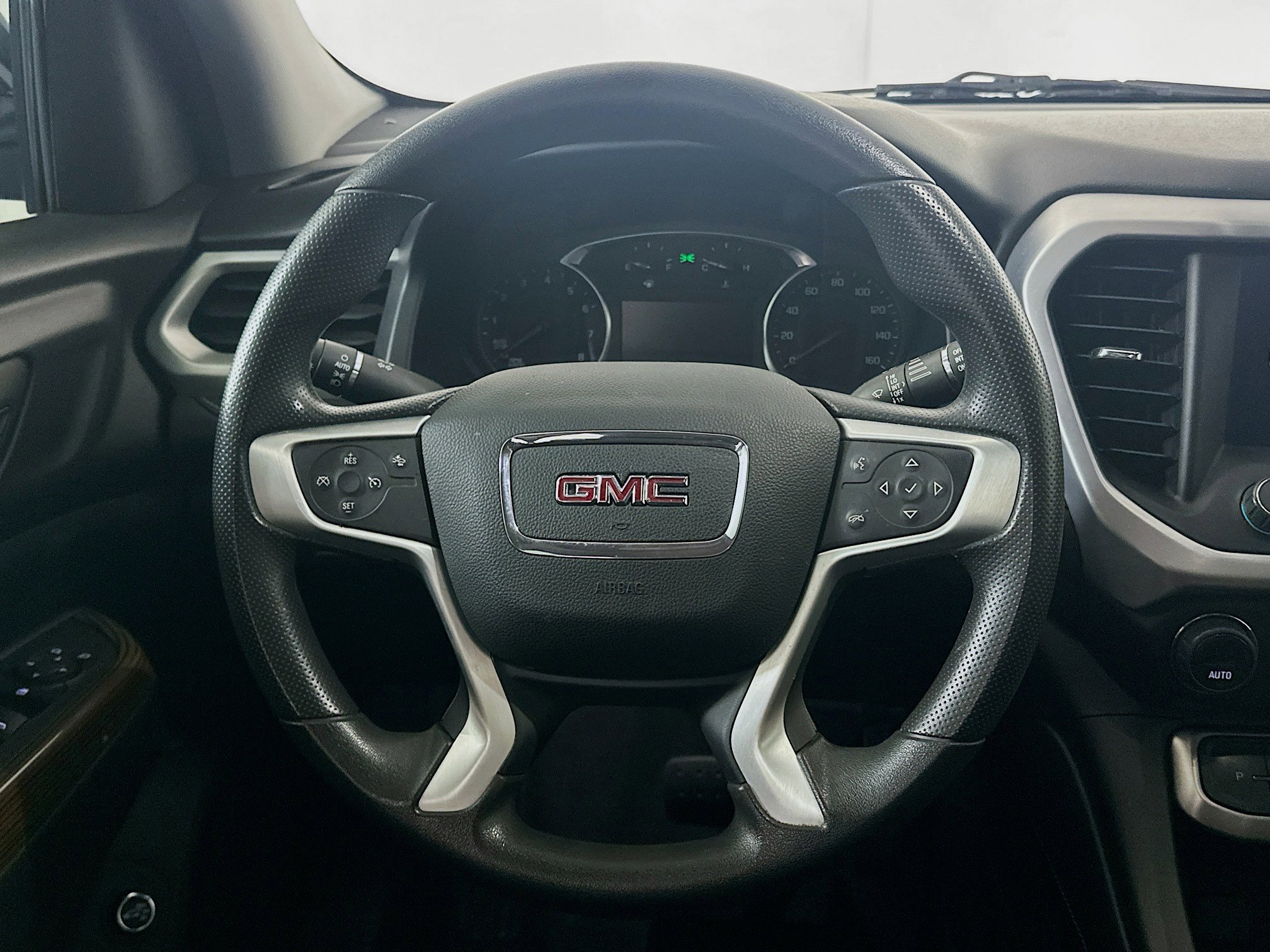 Used 2023 GMC Acadia SLE w/ Driver Convenience Package image 18