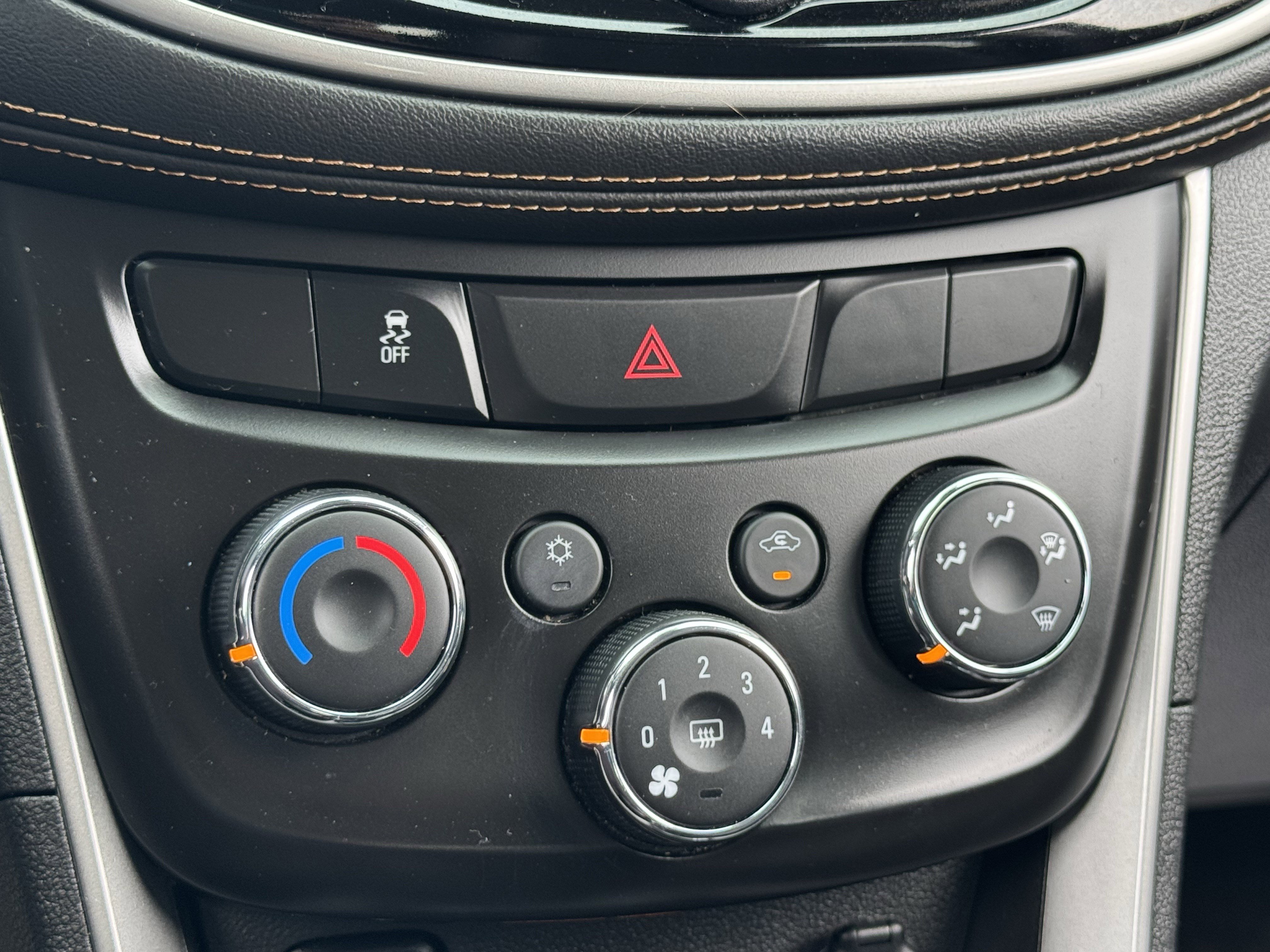 Used 2019 Chevrolet Trax LT w/ LT Convenience Package image 9