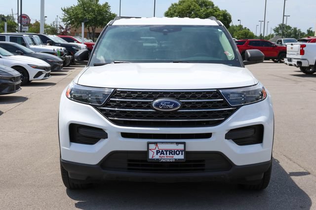 Used 2022 Ford Explorer XLT AWD/4WD image 2