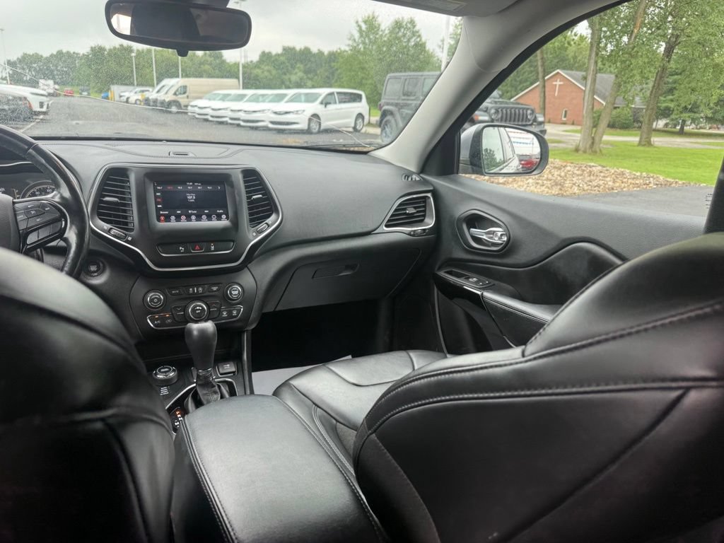 Used 2021 Jeep Cherokee Latitude Plus AWD/4WD image 34
