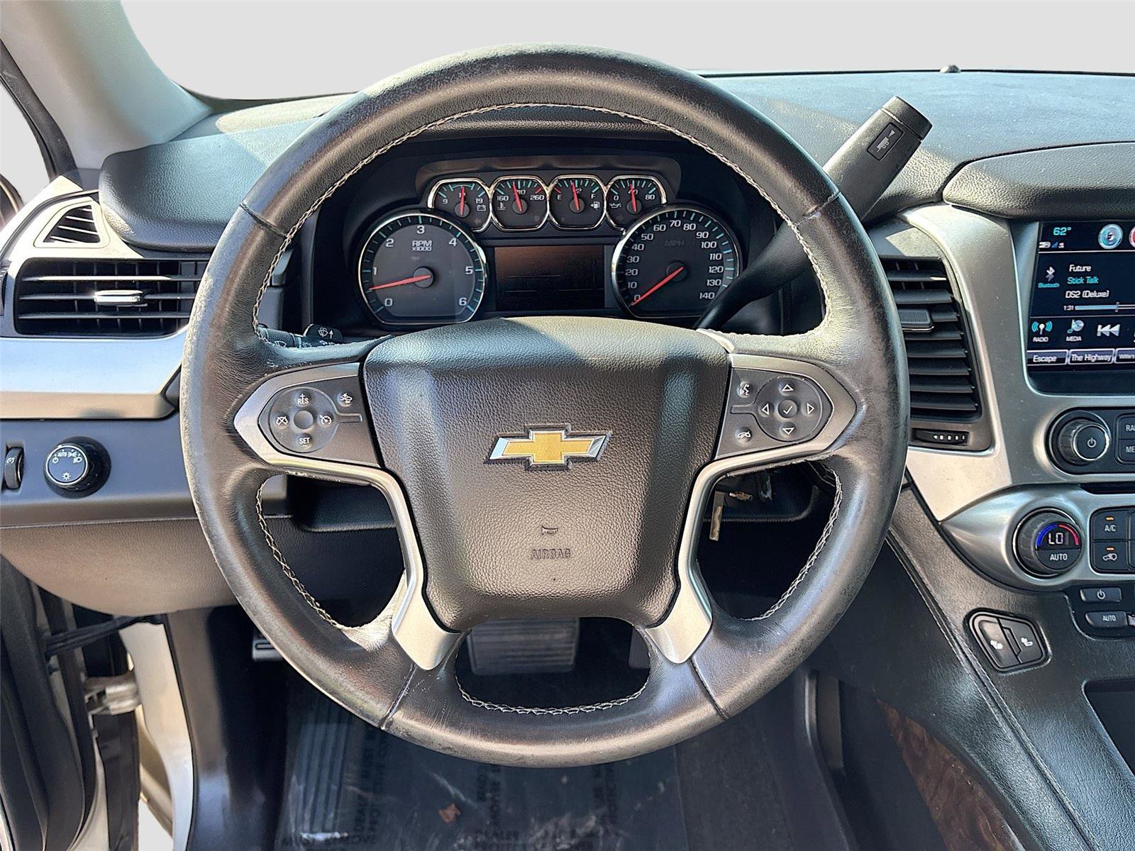 Used 2017 Chevrolet Suburban LT image 10