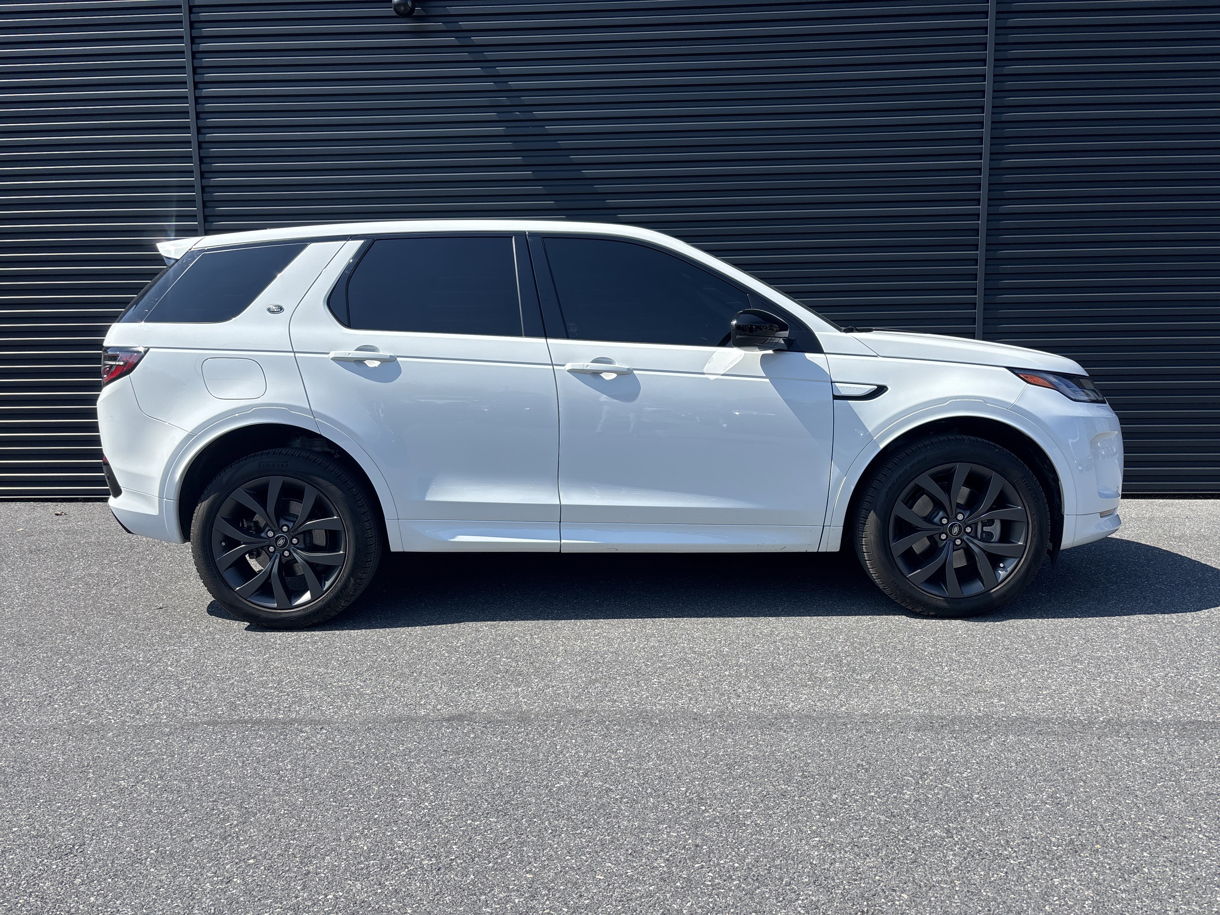 Used 2023 Land Rover Discovery Sport SE R-Dynamic image 6