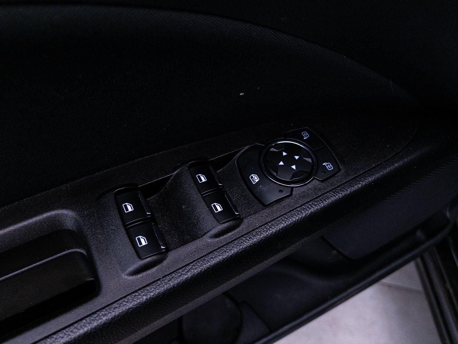 Used 2018 Ford Fusion SE w/ Fusion SE Technology Package FWD image 12