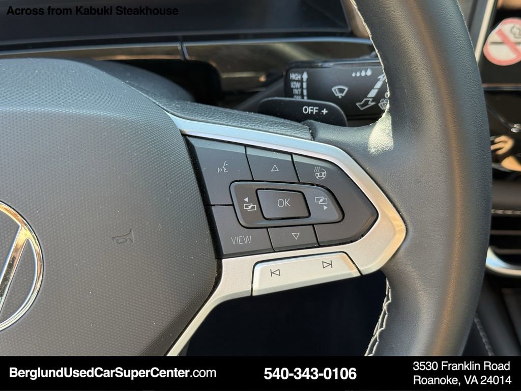 Used 2025 Volkswagen Atlas SE image 21