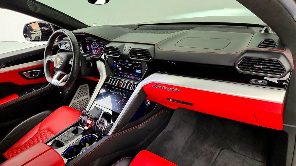 Used 2019 Lamborghini Urus AWD/4WD image 37