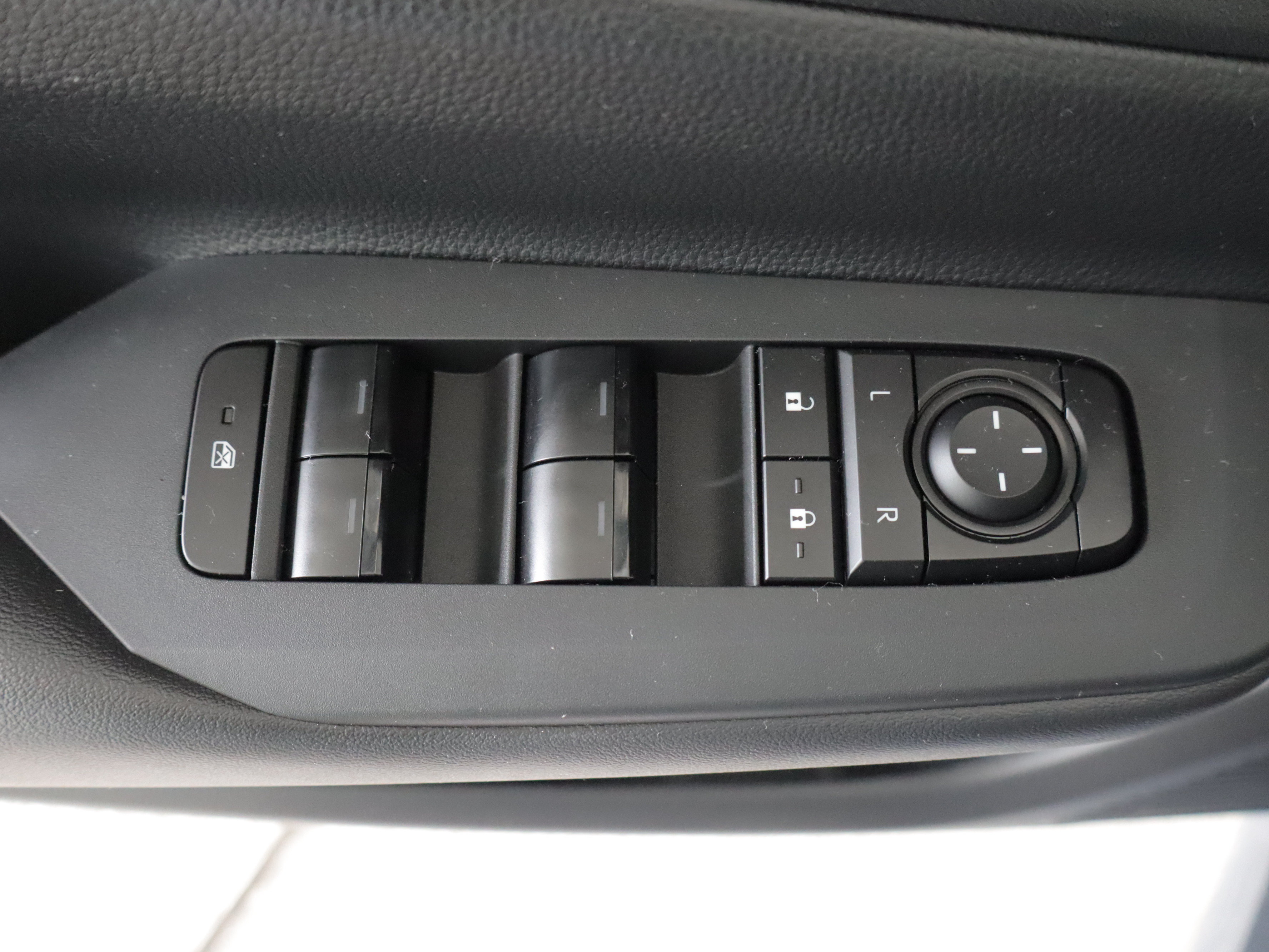 Used 2026 Toyota Prius Plug-In Hybrid FWD image 11