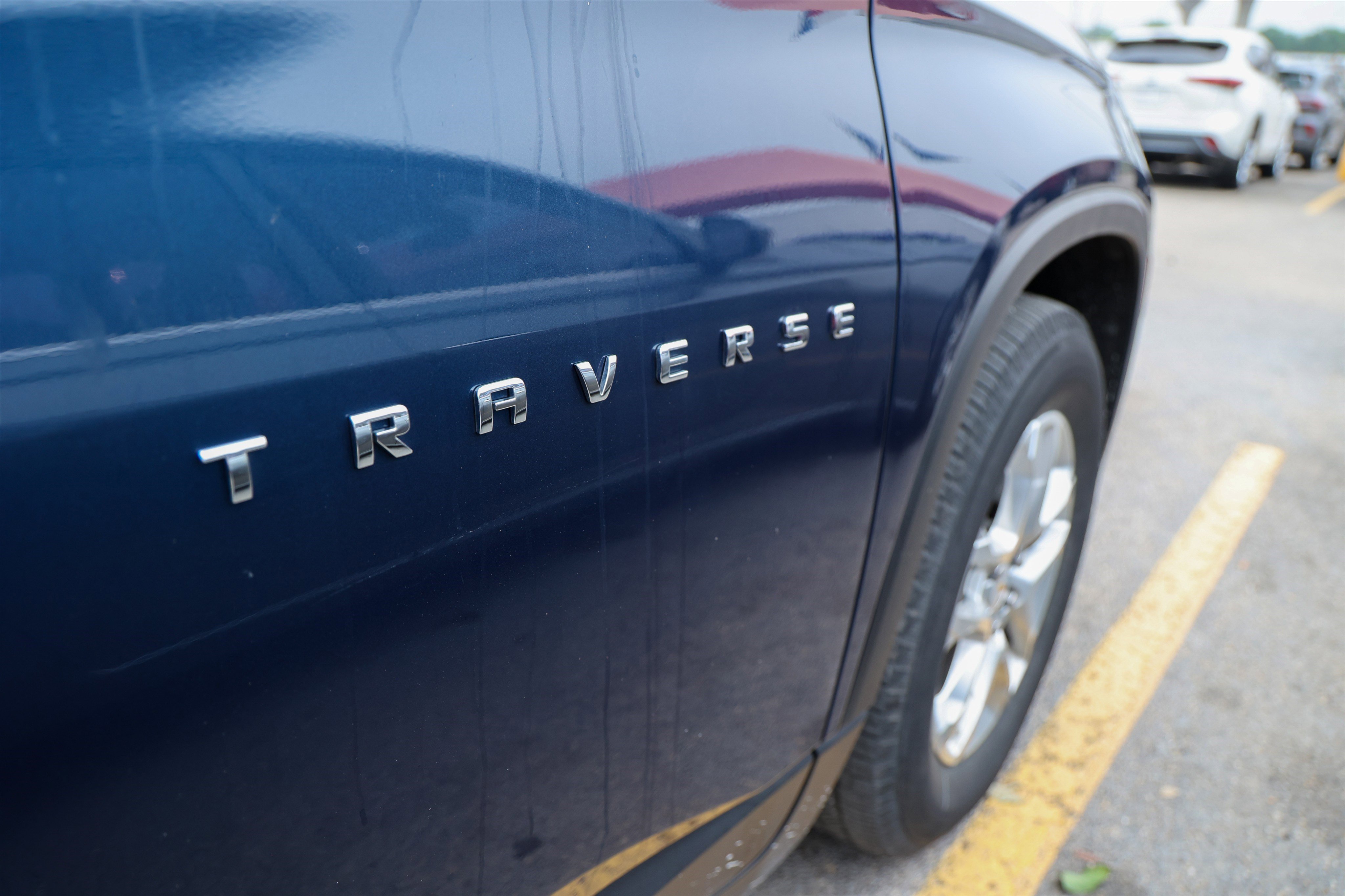 Used 2023 Chevrolet Traverse LS w/ Safety Package FWD image 11