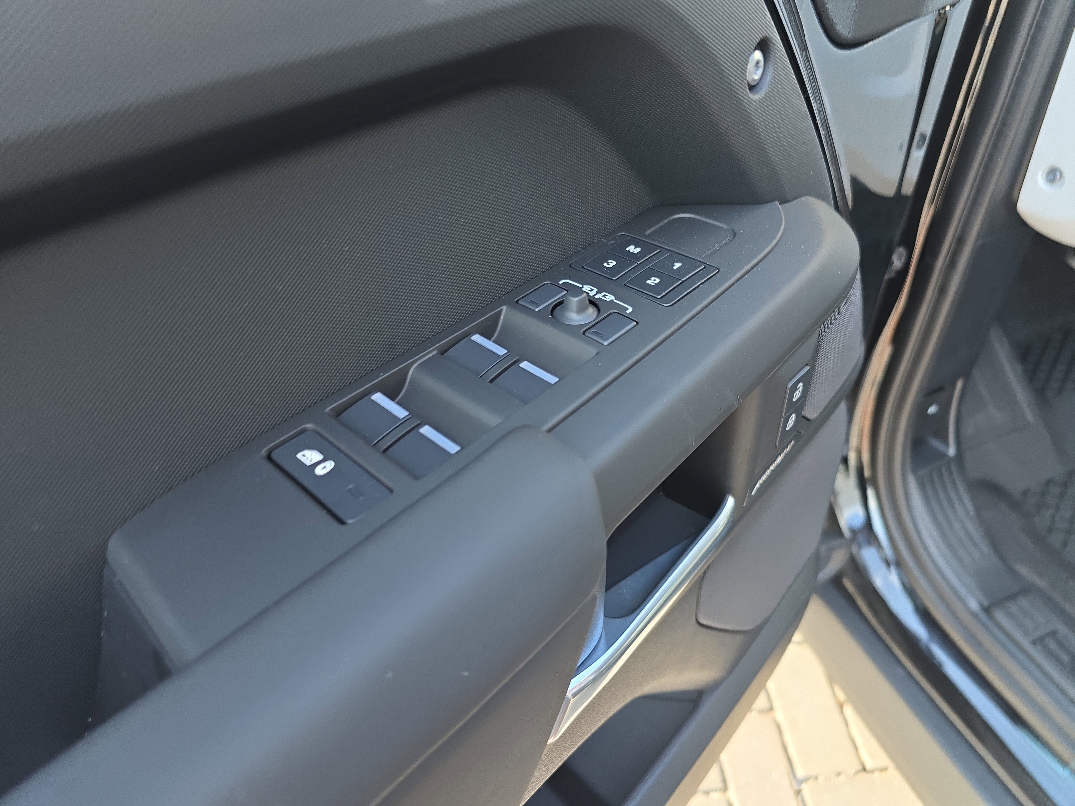 Certified 2025 Land Rover Defender 110 S AWD/4WD image 18