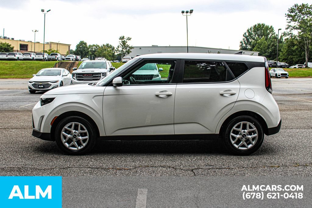Used 2025 Kia Soul LX w/ LX Technology Package FWD image 7