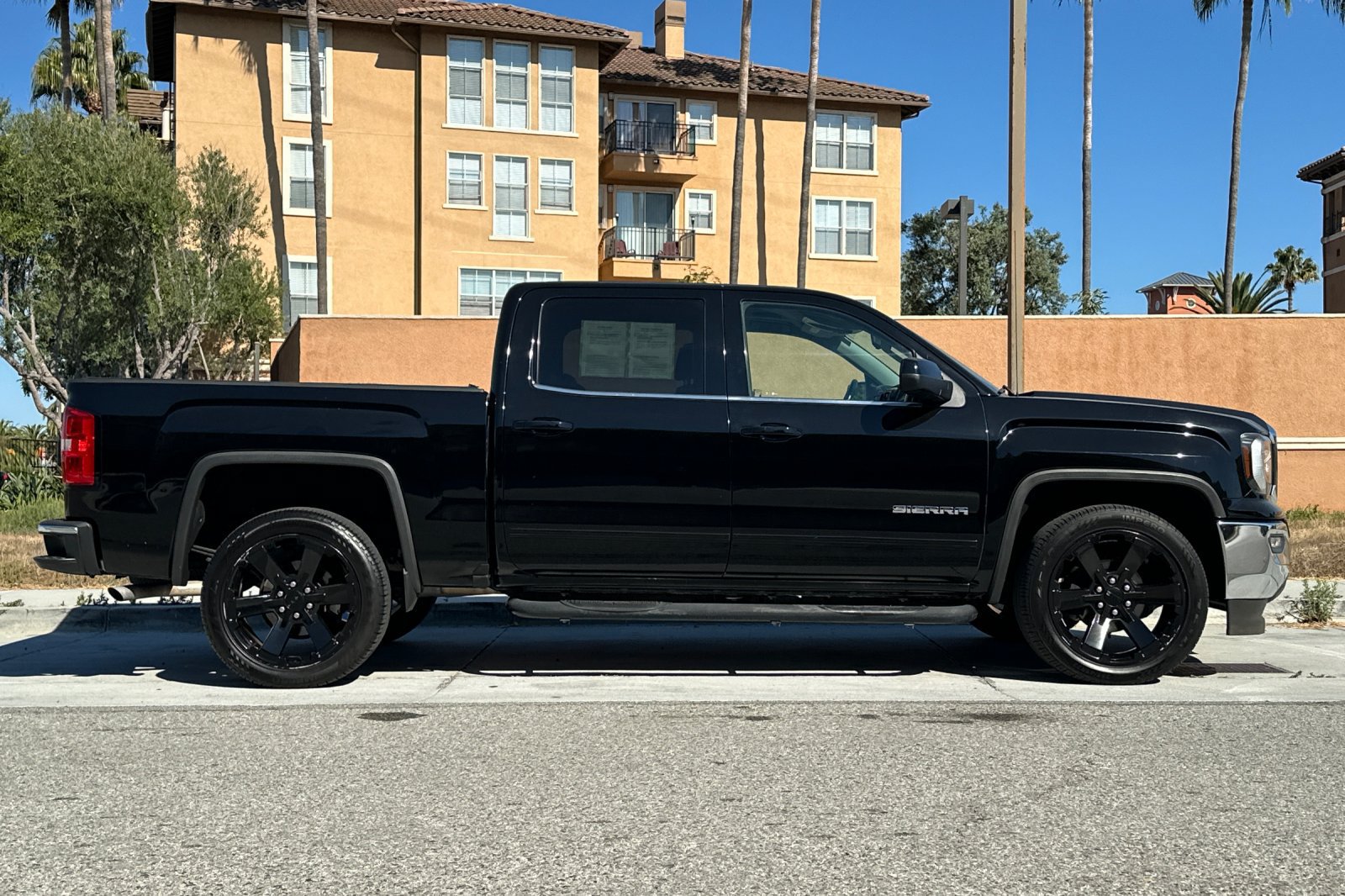 Used 2017 GMC Sierra 1500 SLE RWD image 3