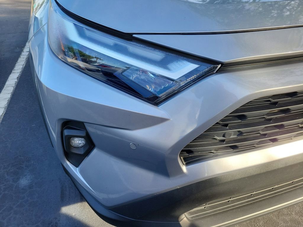 Used 2022 Toyota RAV4 XLE Premium image 8