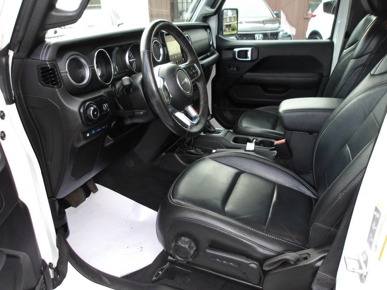 Used 2023 Jeep Wrangler Unlimited Sahara w/ Cold Weather Group AWD/4WD image 11