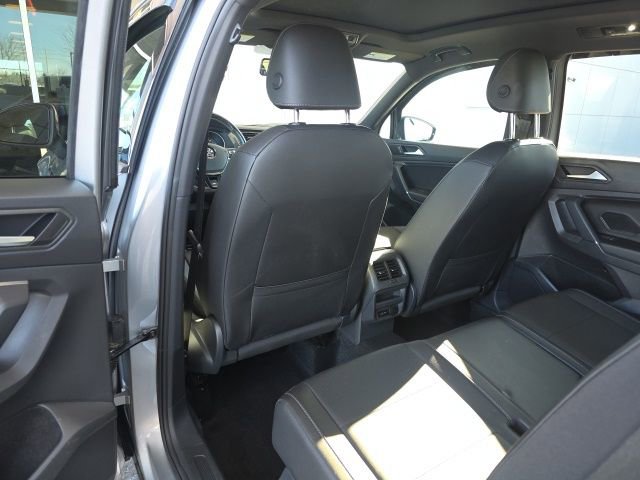 Used 2020 Volkswagen Tiguan SE R-Line image 17