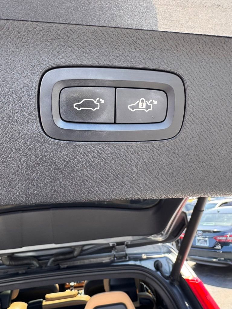 Used 2017 Volvo XC90 T6 Inscription w/ Vision Package AWD/4WD image 16