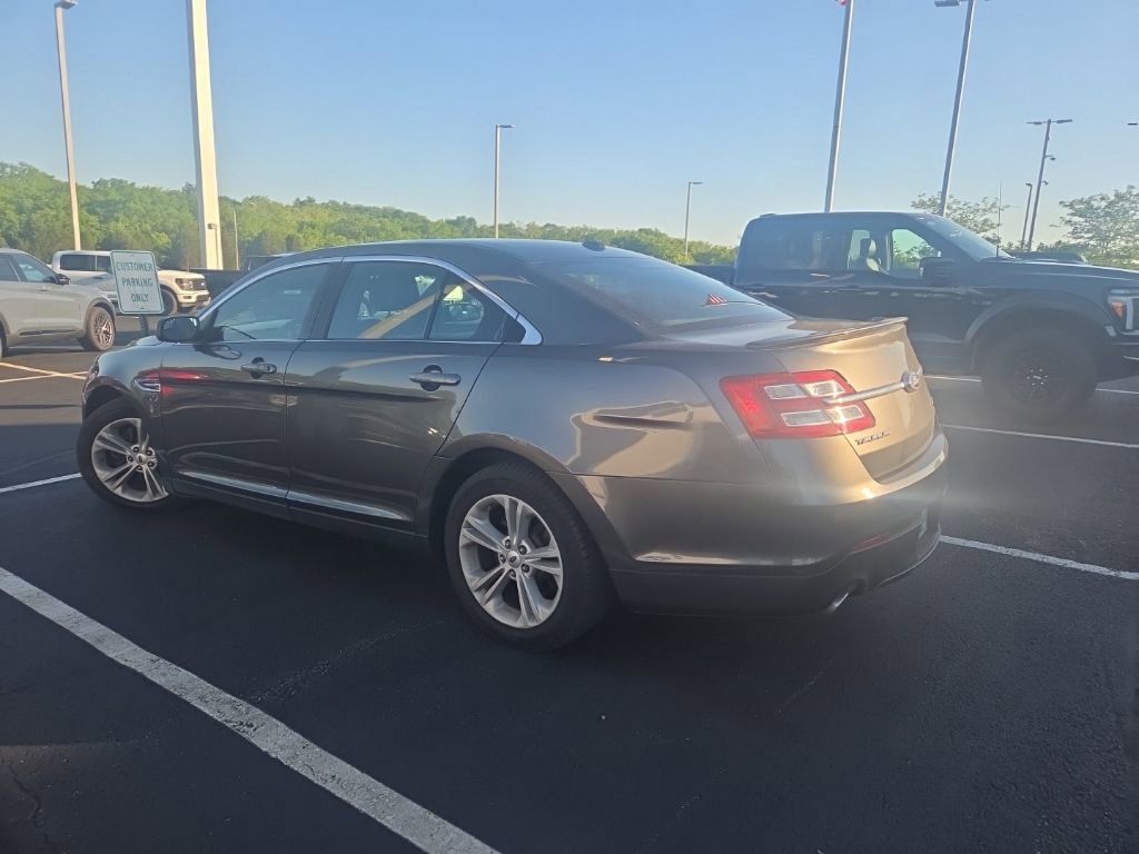 Used 2018 Ford Taurus SEL w/ Equipment Group 201A AWD/4WD image 3