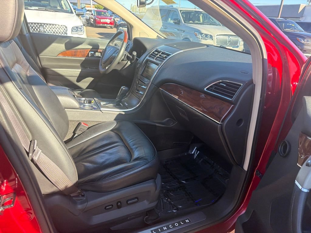Used 2013 Lincoln MKX AWD image 16