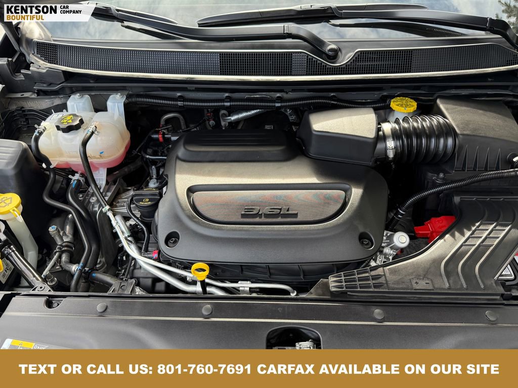 Used 2025 Chrysler Pacifica Select image 37