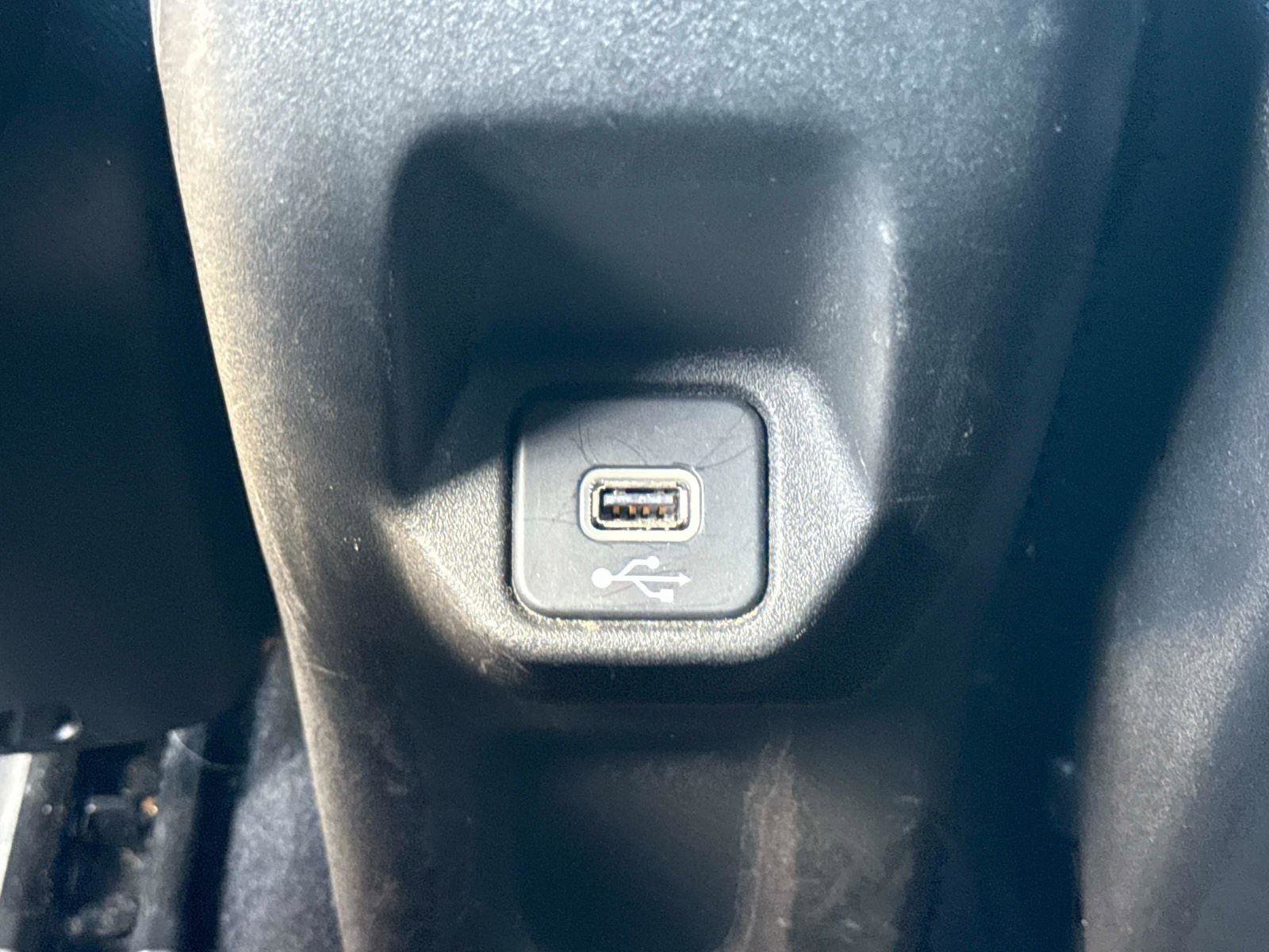 Used 2021 Jeep Renegade Latitude FWD image 16