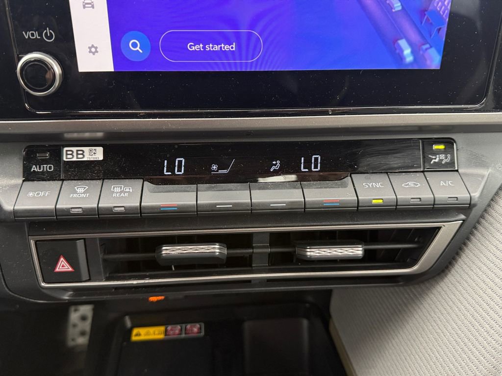 Used 2025 Toyota Camry SE FWD image 32