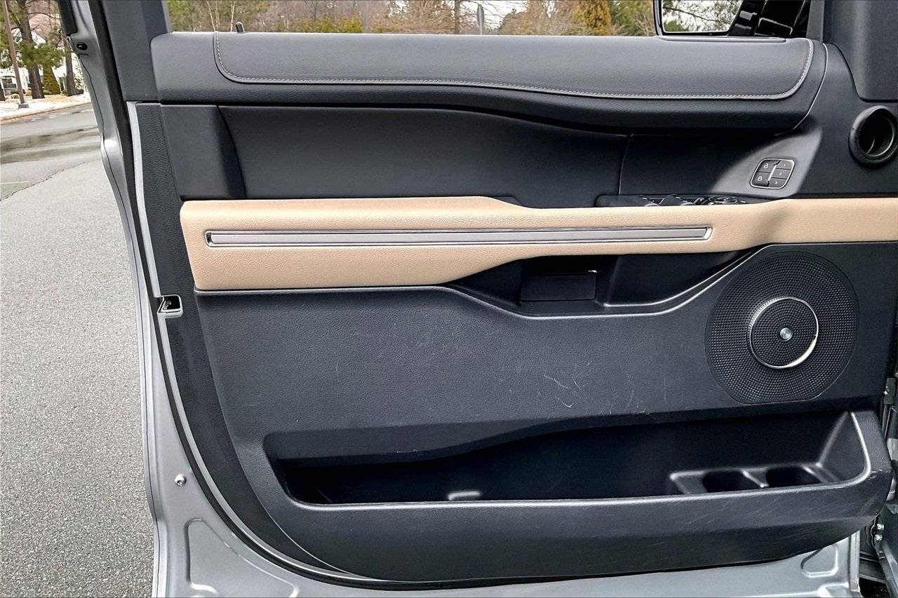 Used 2024 Ford Expedition Limited image 28