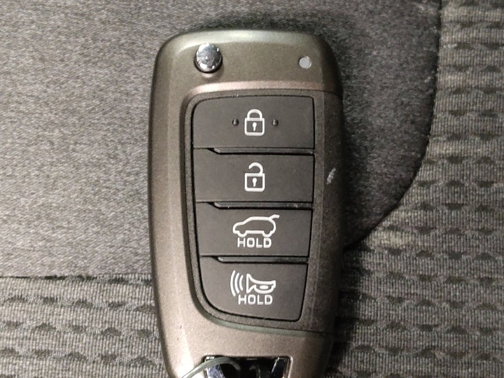 Used 2019 Hyundai Santa Fe SE image 32