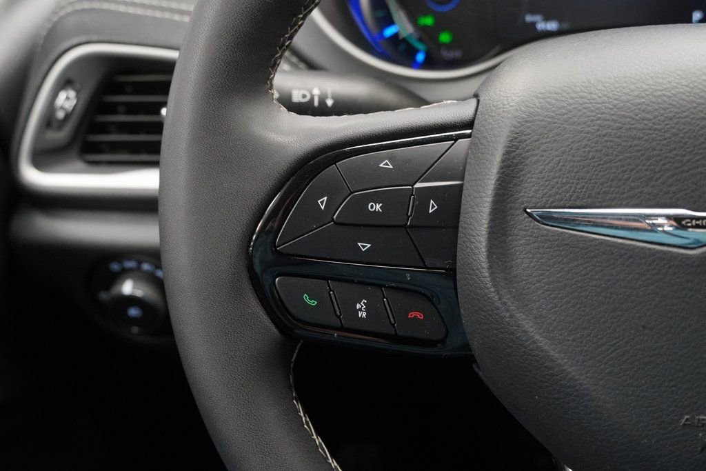 Certified 2024 Chrysler Pacifica Limited image 34