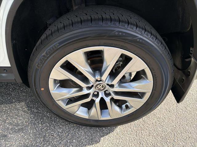 Certified 2022 Toyota RAV4 XLE Premium FWD image 32