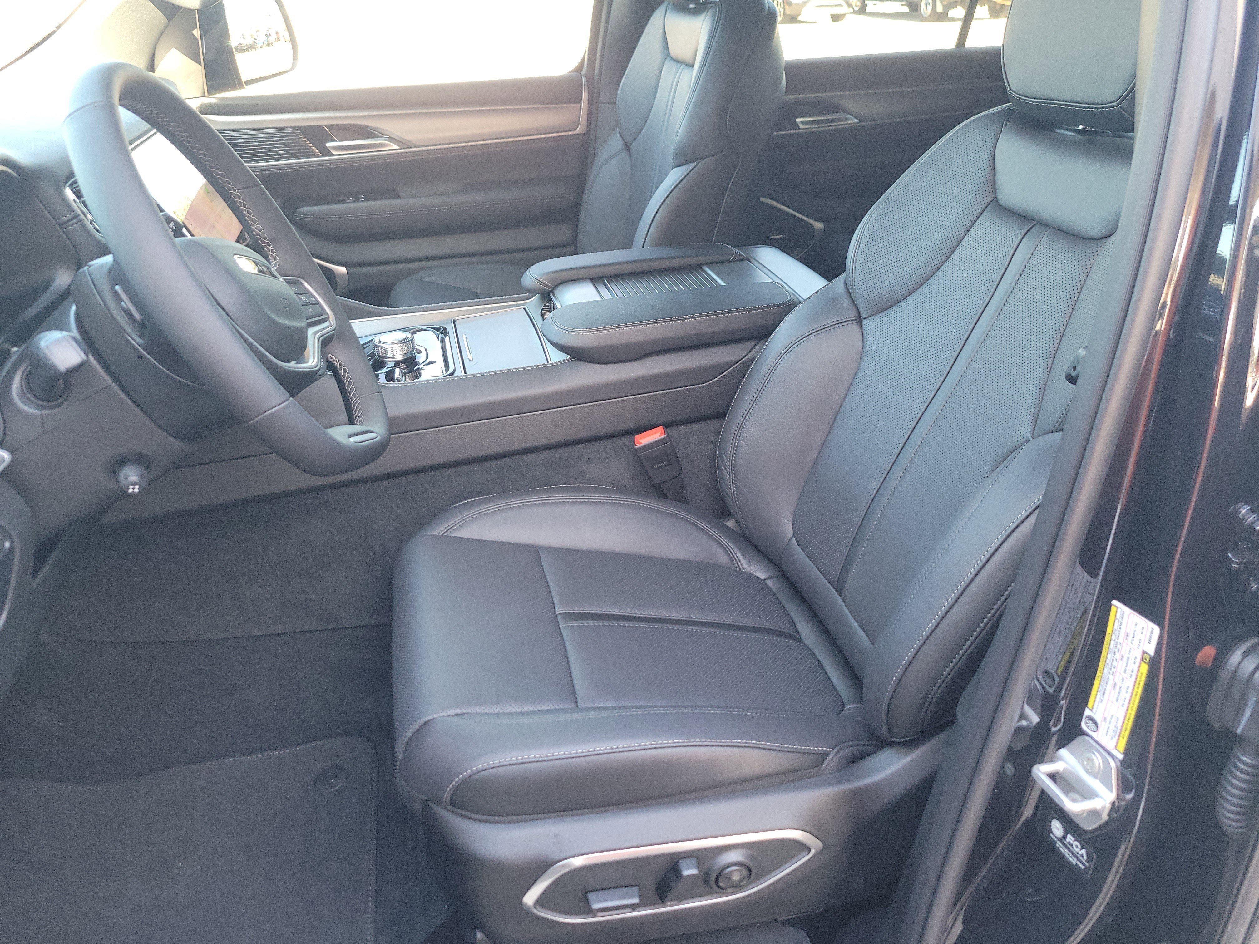 New 2025 Jeep Wagoneer L Series II image 13