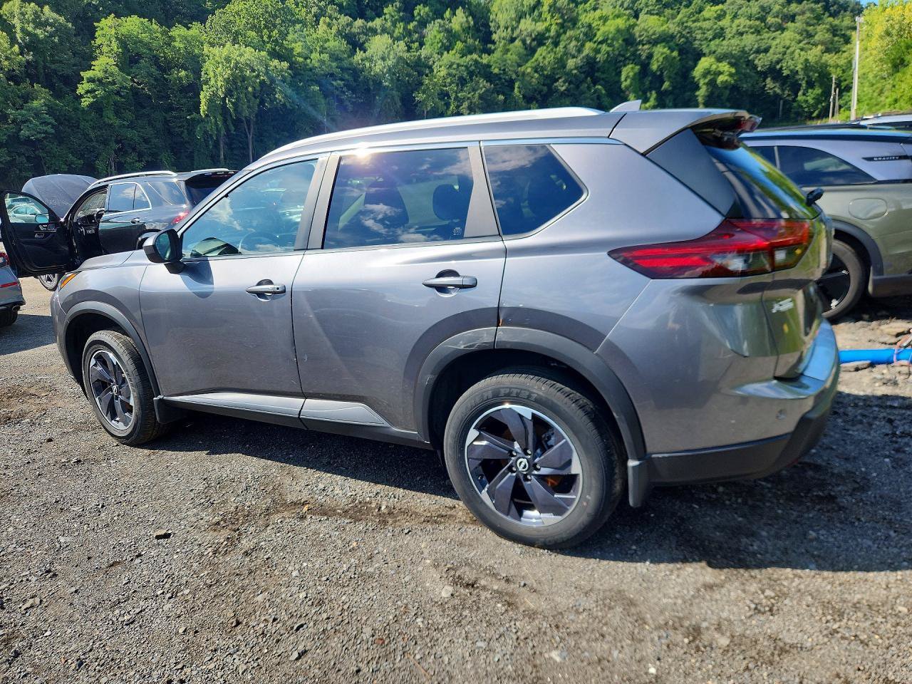 Used 2024 Nissan Rogue SV w/ SV Premium Package AWD/4WD image 3