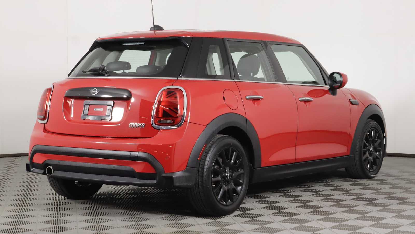 Used 2024 MINI Cooper 4-Door Hardtop FWD image 7