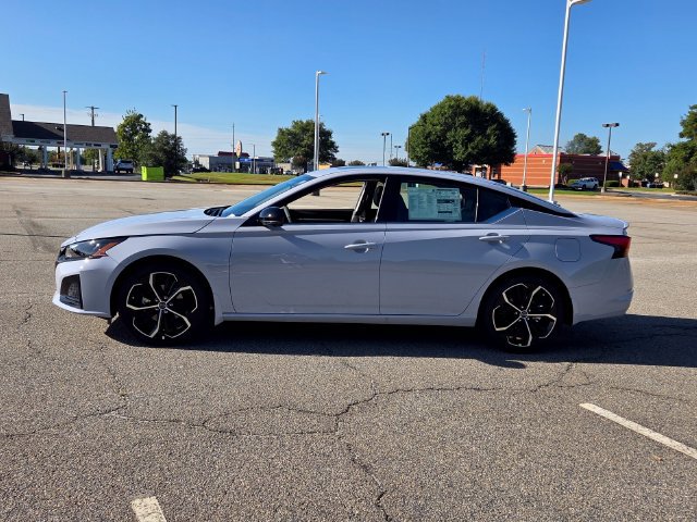New 2026 Nissan Altima 2.5 SR w/ SR Premium Package FWD image 4