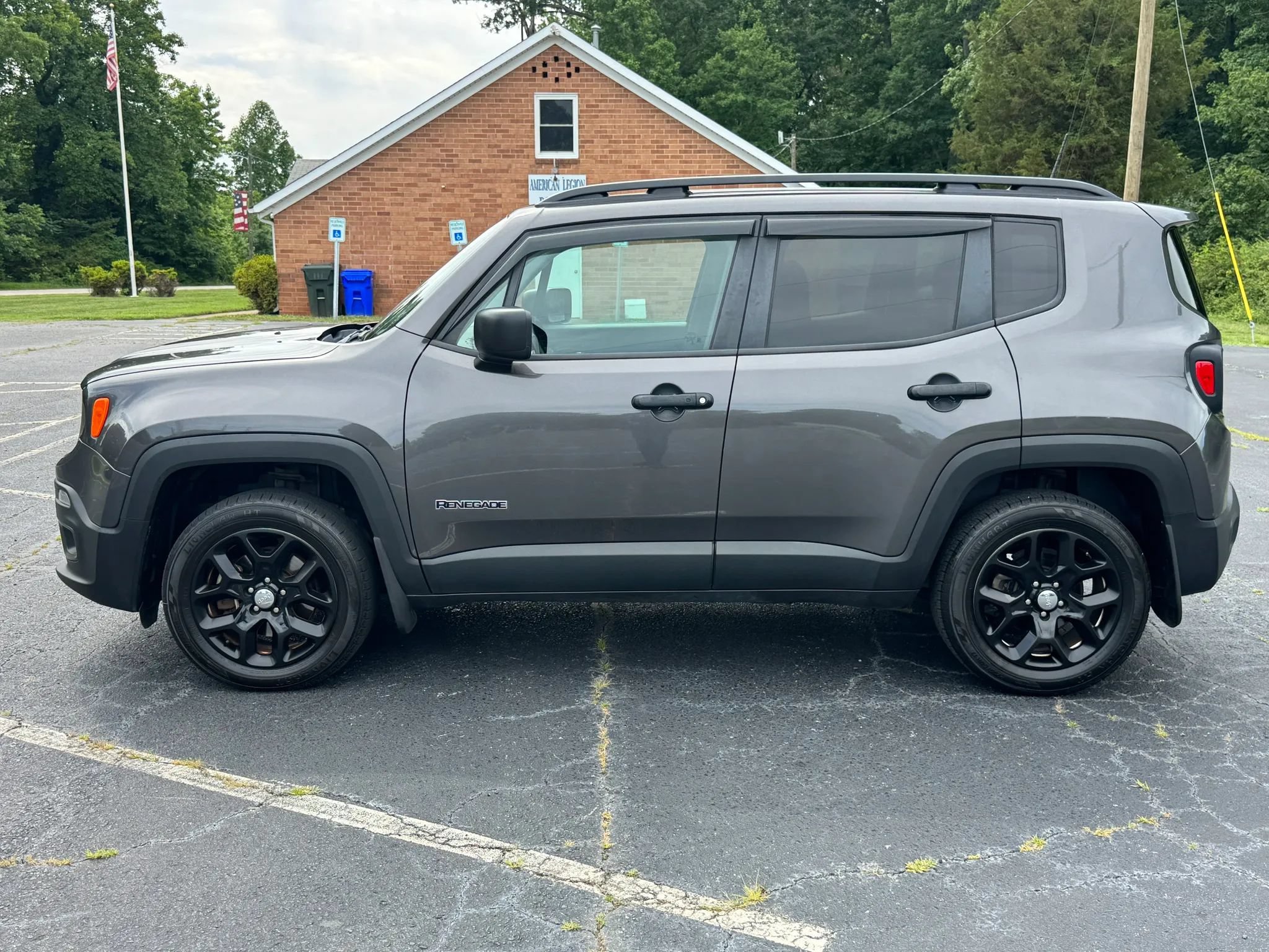 Used 2018 Jeep Renegade Latitude w/ Cold Weather Group AWD/4WD image 2