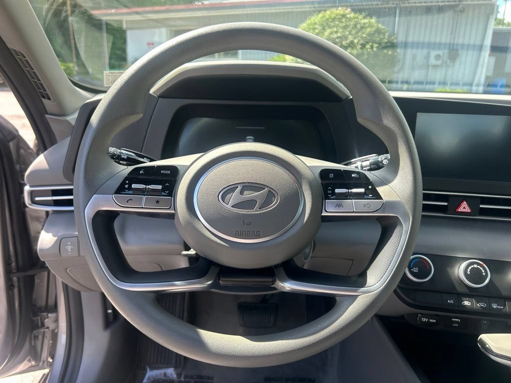 Used 2024 Hyundai Elantra SE FWD image 15