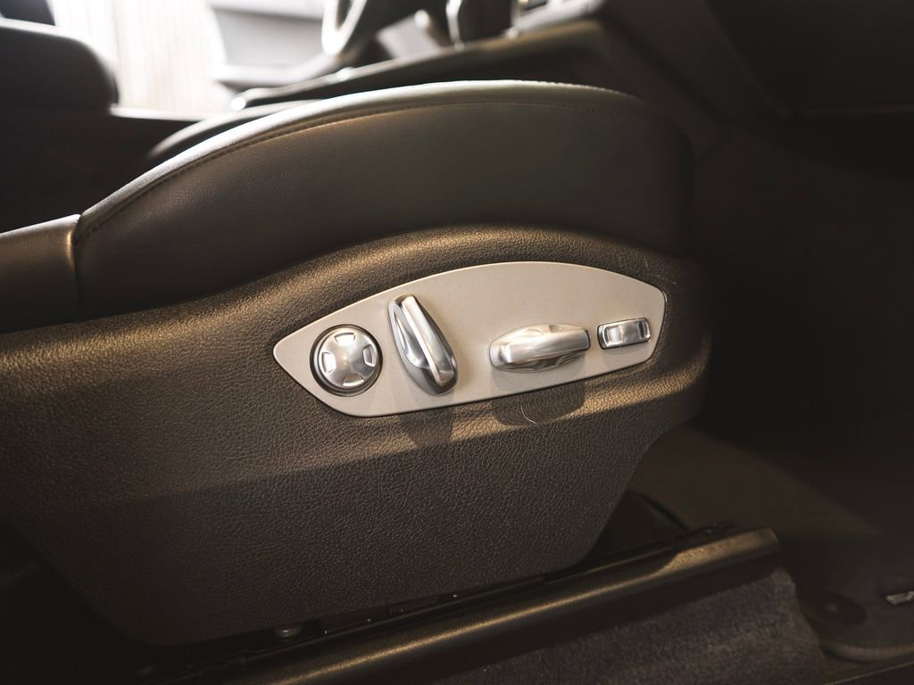 Used 2025 Porsche Macan image 35