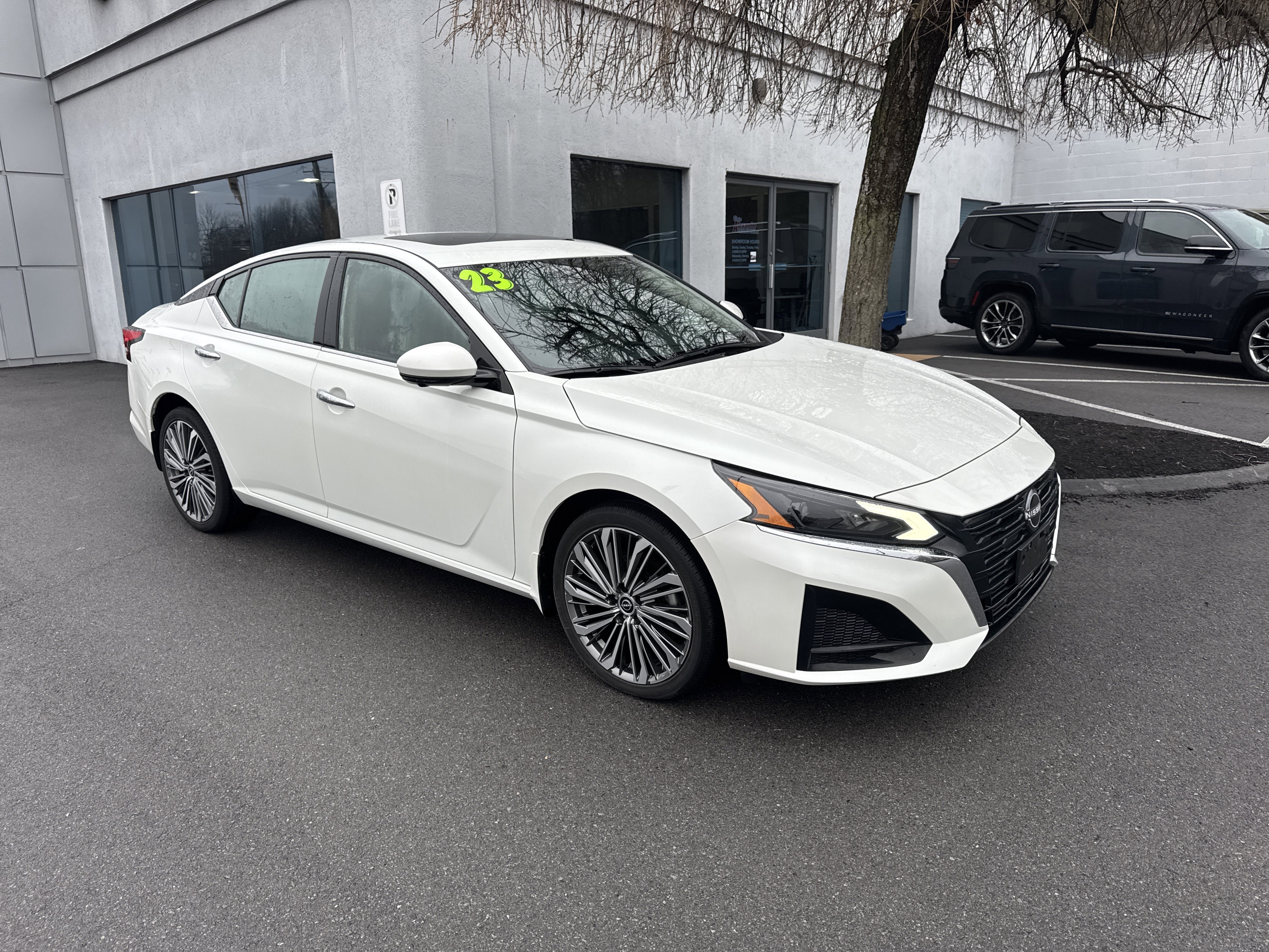 Used 2023 Nissan Altima 2.5 SL image 1