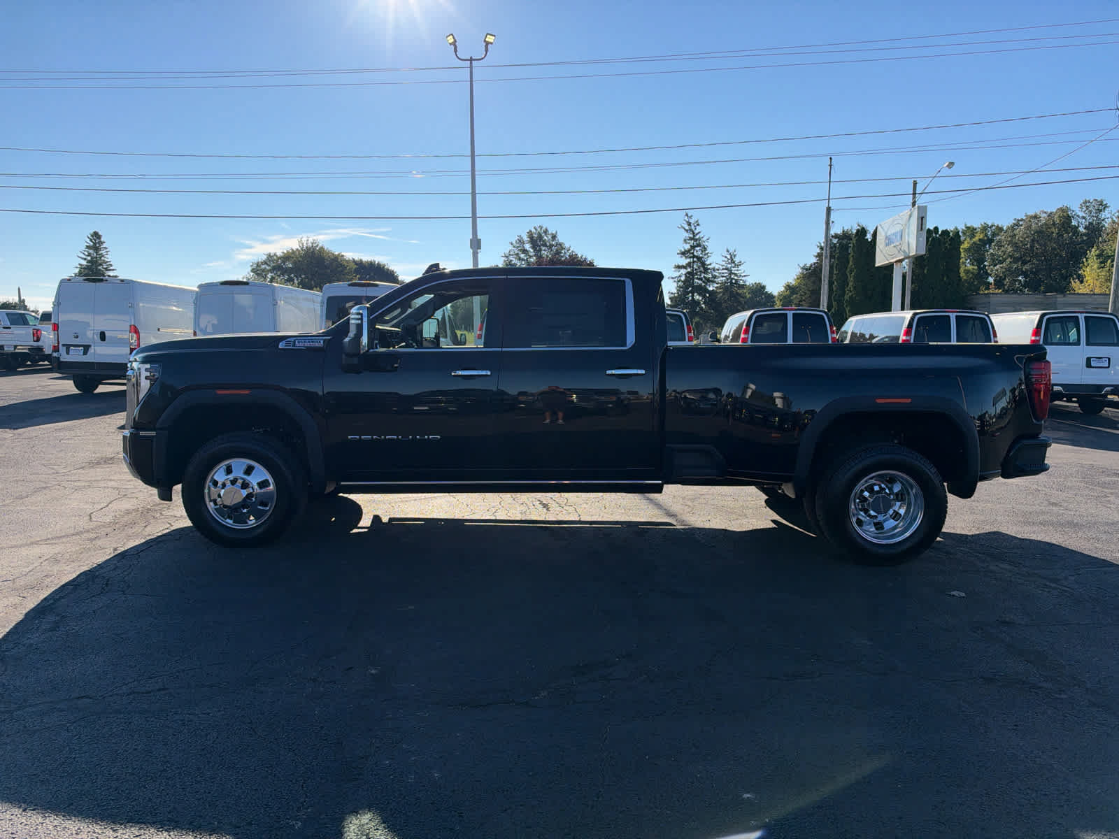 New 2026 GMC Sierra 3500 Denali w/ Denali Reserve Package AWD/4WD image 2