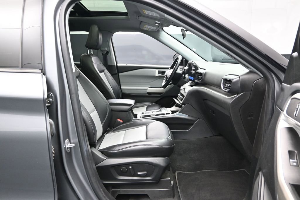 Used 2022 Ford Explorer XLT w/ Equipment Group 202A AWD/4WD image 20