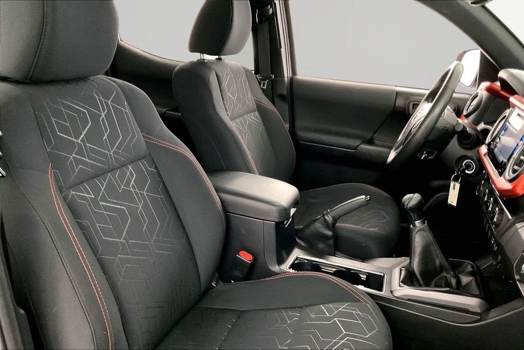 Used 2017 Toyota Tacoma TRD Off-Road w/ Premium & Technology Package image 24