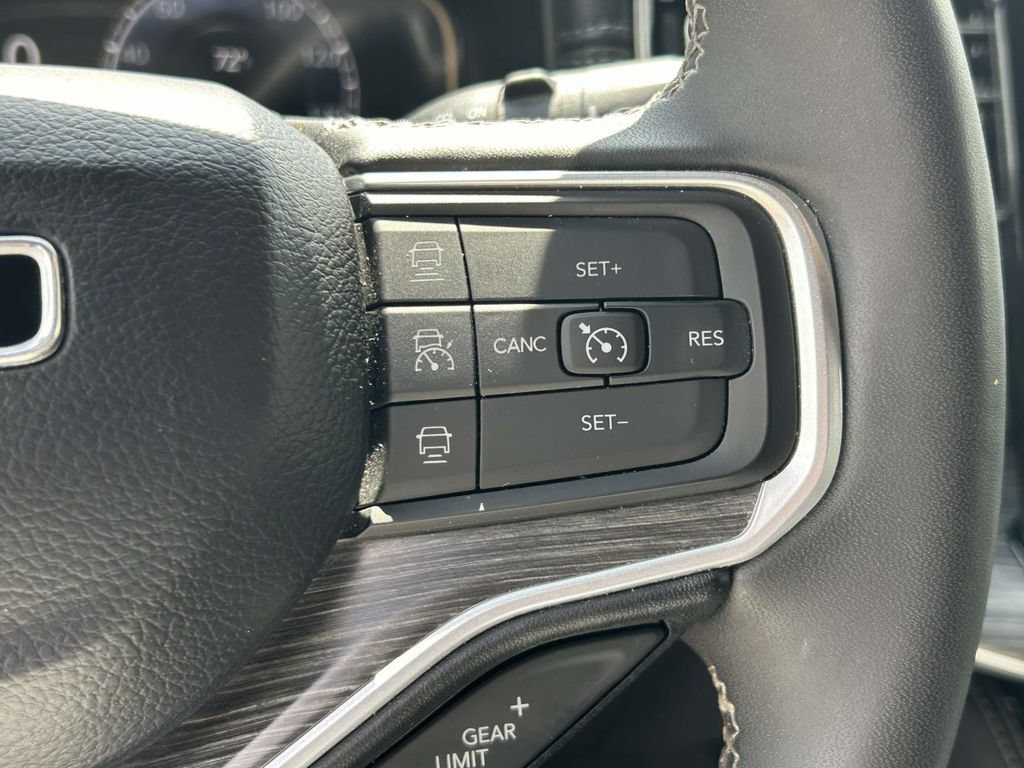 Used 2023 Jeep Wagoneer L Series II AWD/4WD image 25