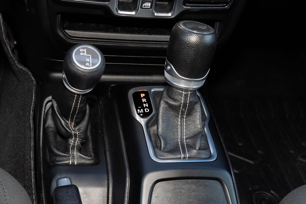 Used 2020 Jeep Wrangler Unlimited Sahara AWD/4WD image 23