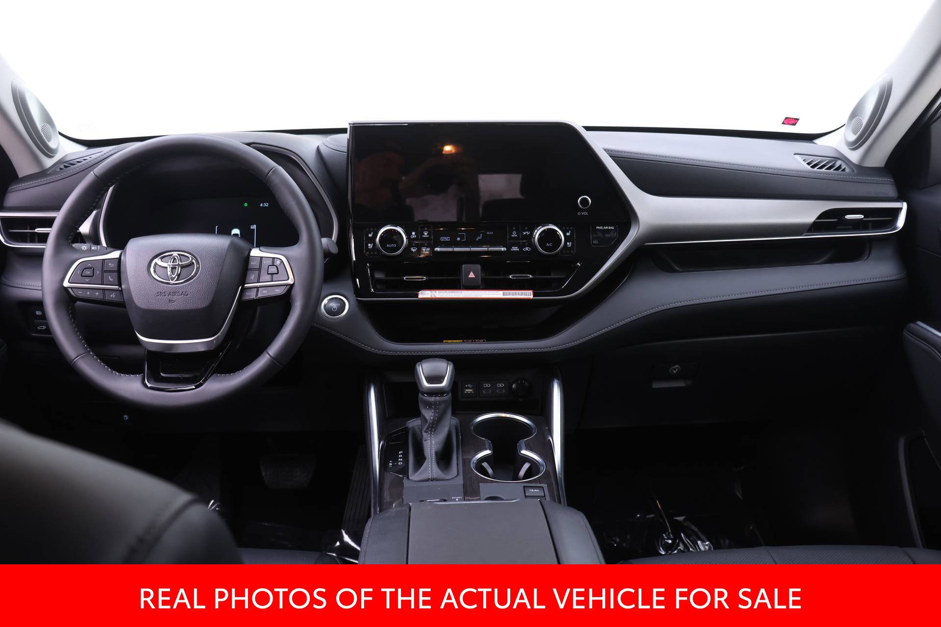 Certified 2025 Toyota Highlander Limited AWD/4WD image 5