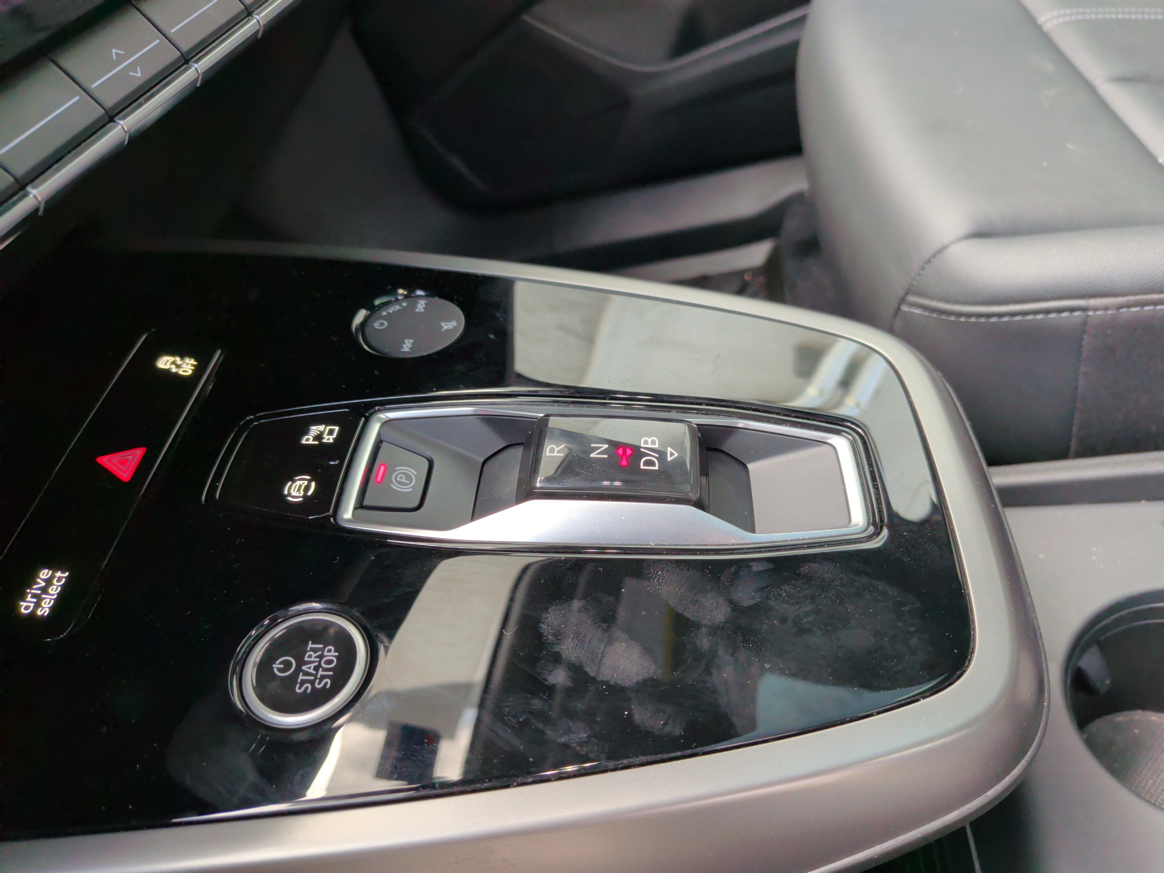 Used 2023 Audi Q4 e-tron Premium Plus w/ Premium Plus RWD image 25