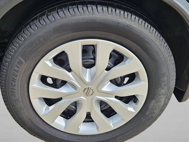 Used 2017 Nissan Rogue S FWD image 4